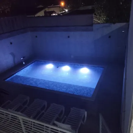 Apartamento completo com wi-fi e piscina-3